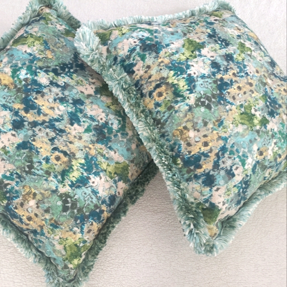 EUC SET OF 22" ACCENT PILLOWS